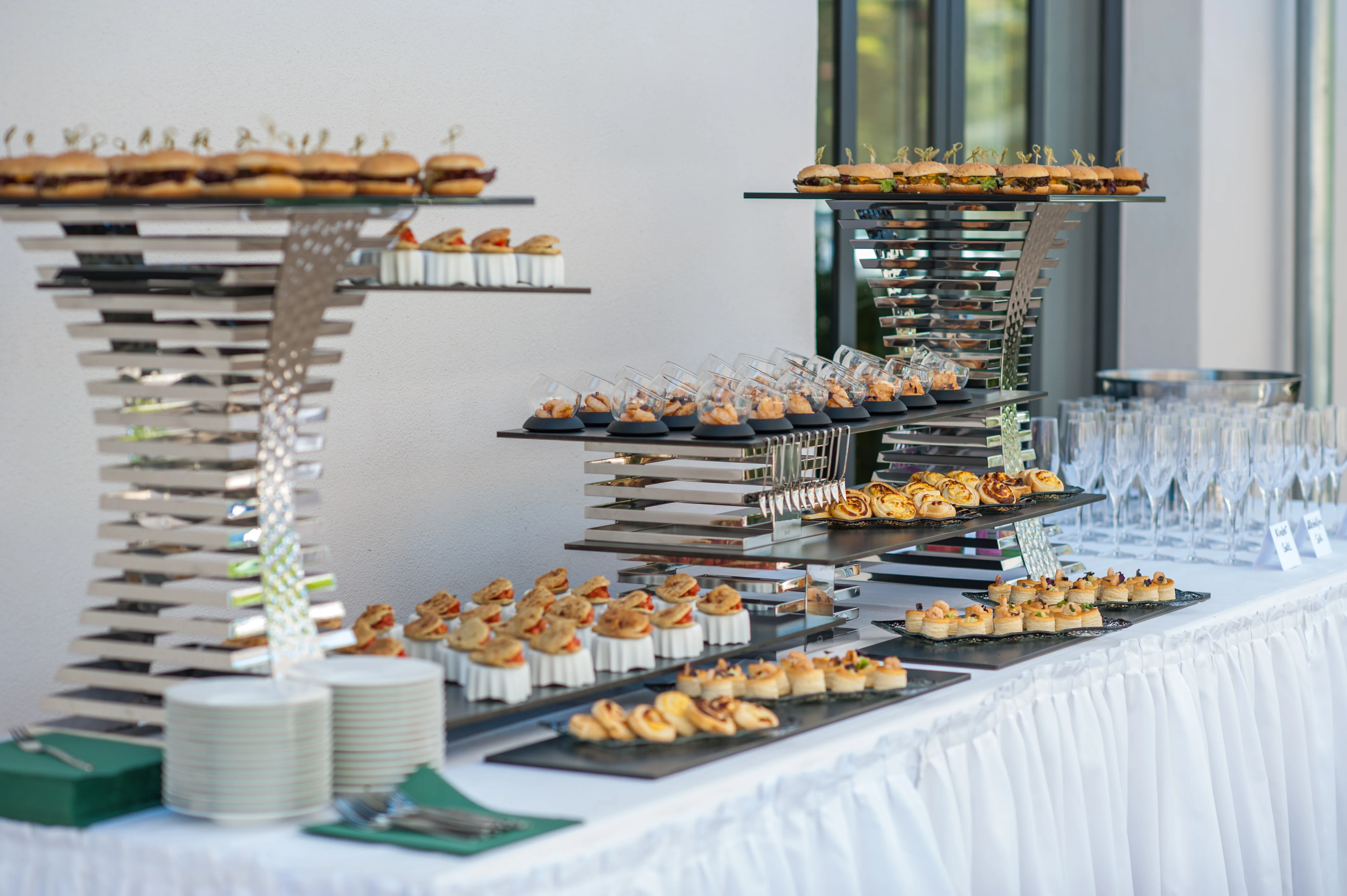 Feine Canapés und handgemachtes Fingerfood für den Sektempfang